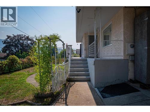 3404 4Th Avenue, Castlegar, BC - Outdoor