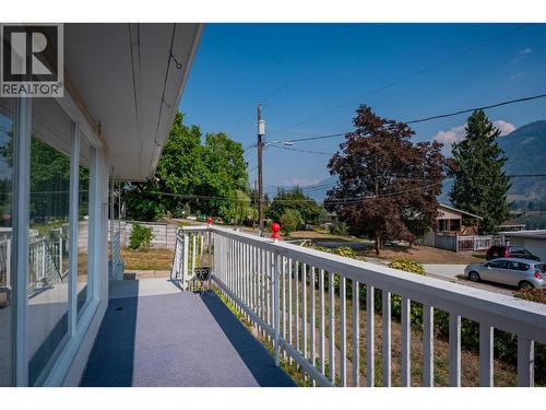 3404 4Th Avenue, Castlegar, BC - Outdoor