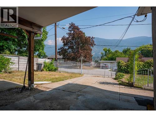 3404 4Th Avenue, Castlegar, BC - Outdoor