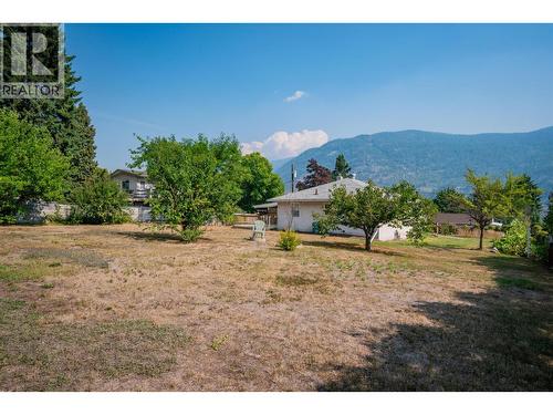 3404 4Th Avenue, Castlegar, BC - Outdoor