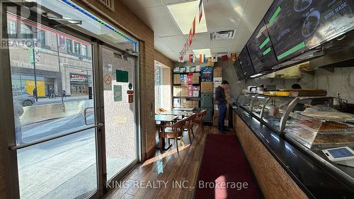 439 Yonge Street, Toronto, ON 