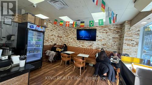 439 Yonge Street, Toronto, ON 