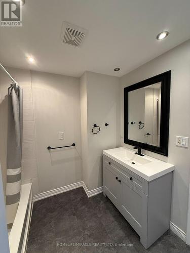 11 Garnet Street, St. Catharines, ON - Indoor Photo Showing Bathroom