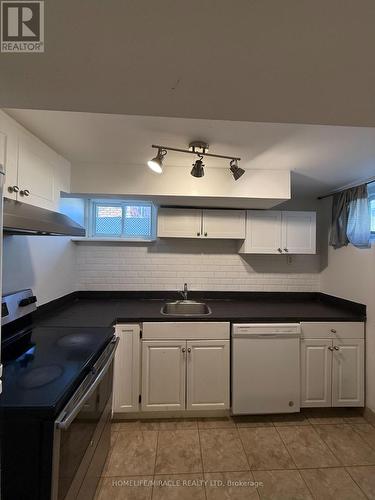 11 Garnet Street, St. Catharines, ON - Indoor Photo Showing Kitchen
