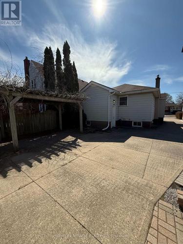 11 Garnet Street, St. Catharines, ON - Outdoor