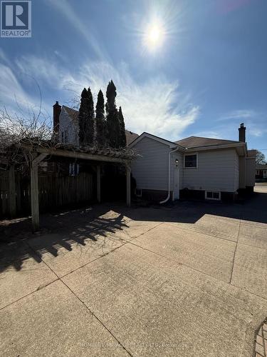 11 Garnet Street, St. Catharines, ON - Outdoor