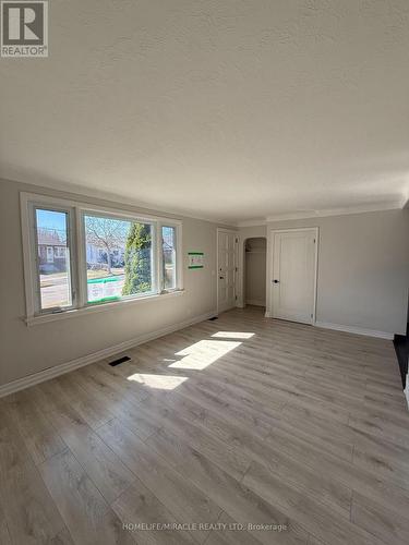 11 Garnet Street, St. Catharines, ON - Indoor