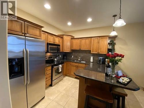 1000 North Star Drive Unit# 19, Kimberley, BC - Indoor Photo Showing Kitchen With Double Sink