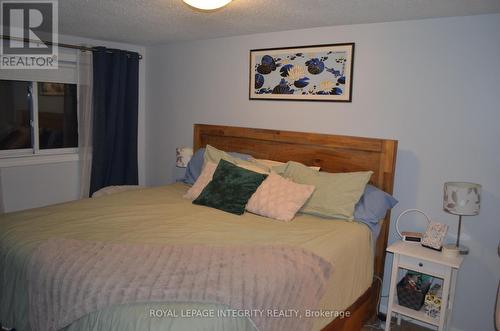 104 Esterlawn Private, Ottawa, ON - Indoor Photo Showing Bedroom