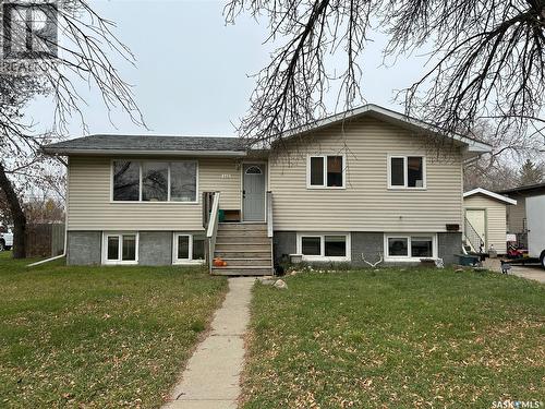 645 Isabelle Street, Estevan, SK - Outdoor With Facade