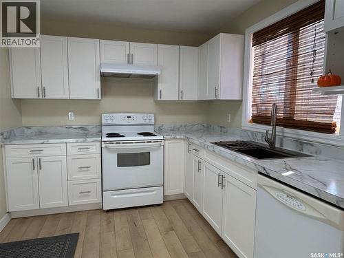 645 Isabelle Street, Estevan, SK - Indoor Photo Showing Kitchen