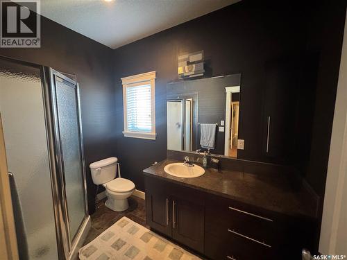 916 3Rd Street Se, Weyburn, SK - Indoor Photo Showing Bathroom