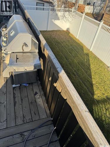 916 3Rd Street Se, Weyburn, SK - Outdoor