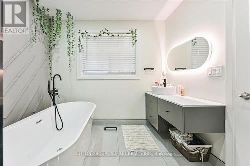 107 Deschene Avenue, Hamilton, ON - Indoor Photo Showing Bathroom