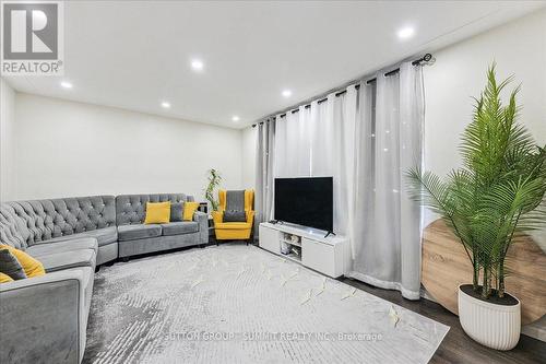 107 Deschene Avenue, Hamilton, ON - Indoor Photo Showing Other Room