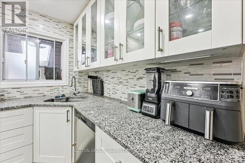 107 Deschene Avenue, Hamilton, ON - Indoor Photo Showing Kitchen