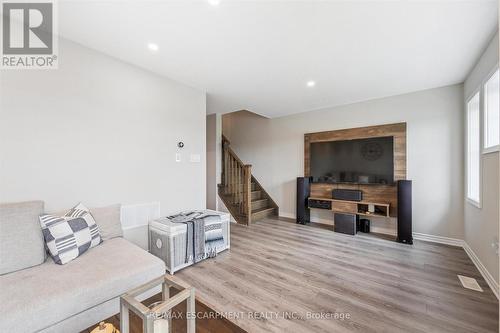 80 - 22 Spring Creek Drive, Hamilton, ON - Indoor Photo Showing Living Room