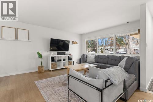 97 Darke Crescent, Regina, SK - Indoor Photo Showing Living Room