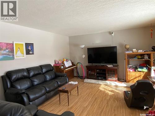 1016 Carlton Drive, Esterhazy, SK - Indoor Photo Showing Living Room