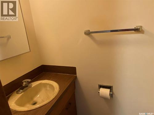 1016 Carlton Drive, Esterhazy, SK - Indoor Photo Showing Bathroom