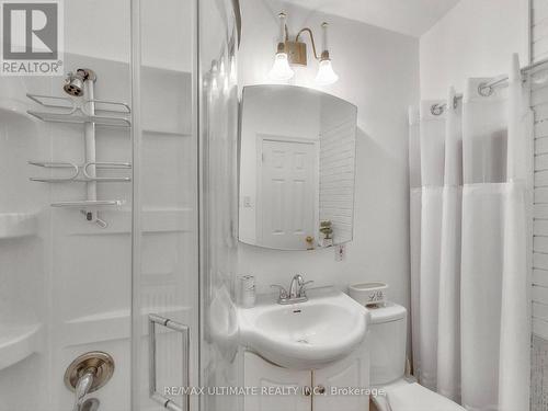 Apt #2 - 1460 Davenport Road, Toronto, ON - Indoor Photo Showing Bathroom