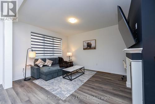 1217 Ferguson Drive, Milton, ON - Indoor Photo Showing Living Room