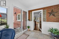 Entrance from solarium to kitchen / coffee nook. - 