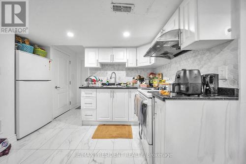 342 Panhellenic Drive, Mississauga, ON - Indoor Photo Showing Kitchen
