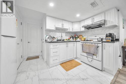 342 Panhellenic Drive, Mississauga, ON - Indoor Photo Showing Kitchen