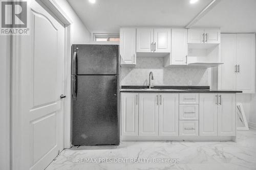 342 Panhellenic Drive, Mississauga, ON - Indoor Photo Showing Kitchen