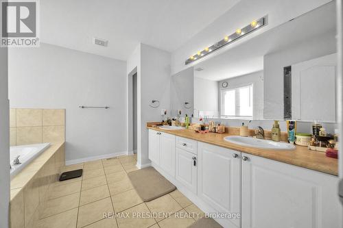 342 Panhellenic Drive, Mississauga, ON - Indoor Photo Showing Bathroom