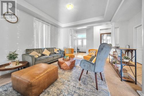 342 Panhellenic Drive, Mississauga, ON - Indoor Photo Showing Living Room