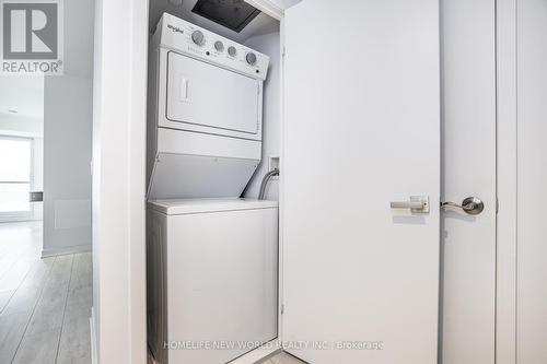 415 - 31 Tippett Road, Toronto, ON - Indoor Photo Showing Laundry Room