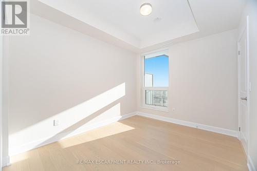 1901 - 3240 William Coltson Avenue, Oakville, ON - Indoor Photo Showing Other Room