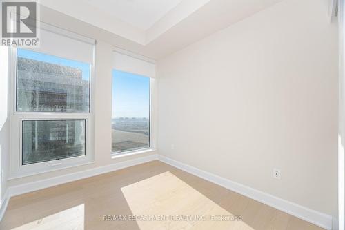 1901 - 3240 William Coltson Avenue, Oakville, ON - Indoor Photo Showing Other Room