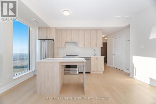 1901 - 3240 William Coltson Avenue, Oakville, ON - Indoor Photo Showing Kitchen