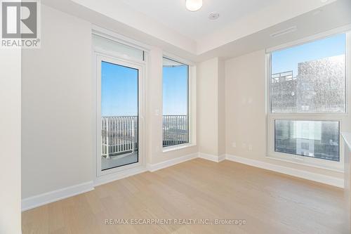1901 - 3240 William Coltson Avenue, Oakville, ON - Indoor Photo Showing Other Room