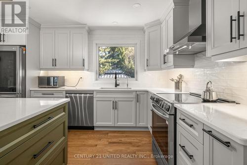 2425 Preston Road, Cavan Monaghan (Cavan-Monaghan), ON - Indoor Photo Showing Kitchen With Upgraded Kitchen