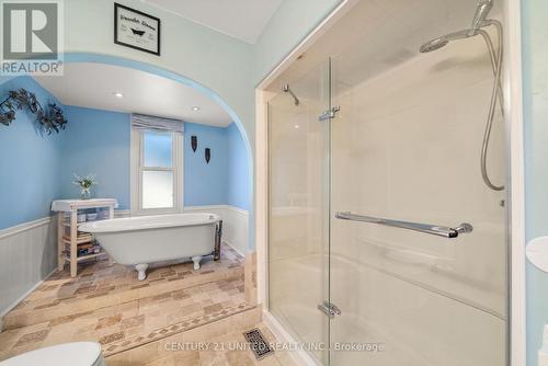 2425 Preston Road, Cavan Monaghan (Cavan-Monaghan), ON - Indoor Photo Showing Bathroom