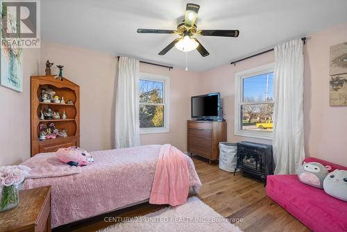 2425 Preston Road, Cavan Monaghan (Cavan-Monaghan), ON - Indoor Photo Showing Bedroom