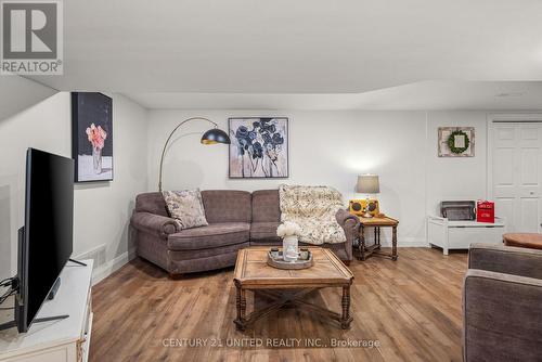 2425 Preston Road, Cavan Monaghan (Cavan-Monaghan), ON - Indoor Photo Showing Living Room