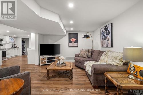 2425 Preston Road, Cavan Monaghan (Cavan-Monaghan), ON - Indoor Photo Showing Living Room