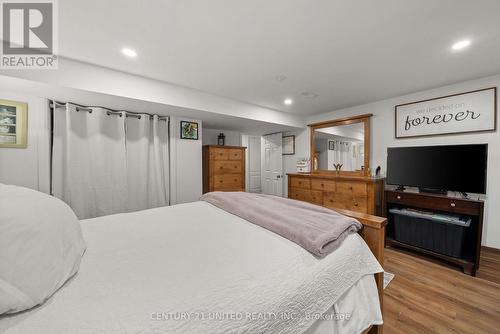 2425 Preston Road, Cavan Monaghan (Cavan-Monaghan), ON - Indoor Photo Showing Bedroom