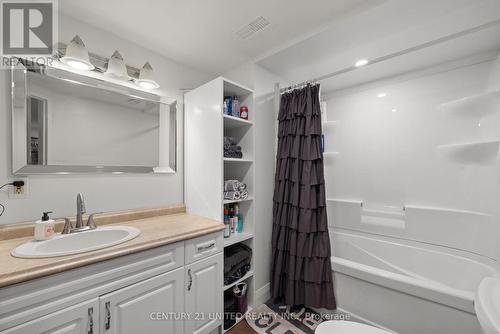 2425 Preston Road, Cavan Monaghan (Cavan-Monaghan), ON - Indoor Photo Showing Bathroom