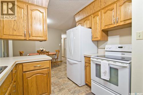 409 Garnet Street N, Regina, SK - Indoor Photo Showing Kitchen