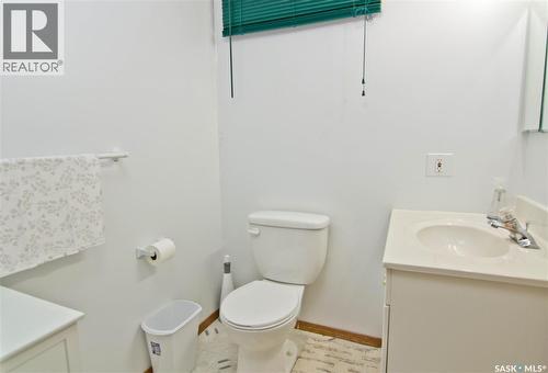409 Garnet Street N, Regina, SK - Indoor Photo Showing Bathroom