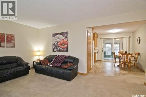 409 Garnet Street N, Regina, SK - Indoor Photo Showing Living Room