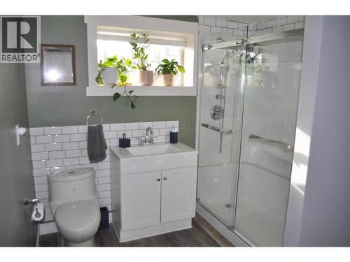 Downstairs bathroom off master bedroom - 442 Garibaldi Drive, Kamloops, BC - Indoor Photo Showing Bathroom