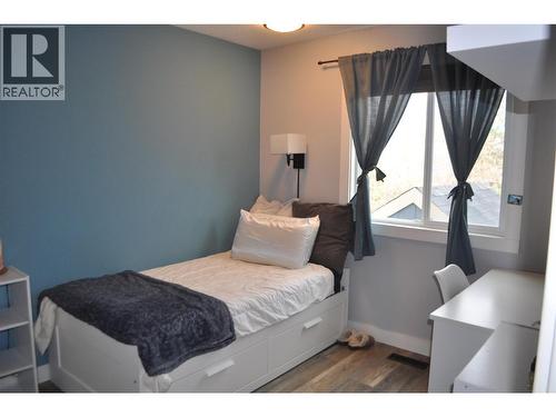 442 Garibaldi Drive, Kamloops, BC - Indoor Photo Showing Bedroom