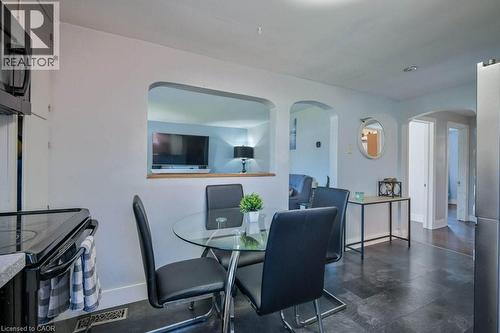 Dining room with baseboards and arched walkways - 131 Elmwood Avenue, Cambridge, ON - Indoor Photo Showing Dining Room